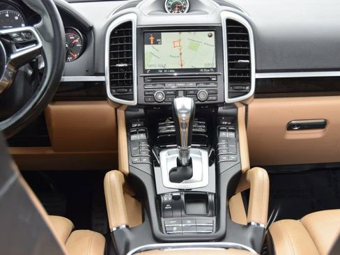 Used 2016 Porsche Cayenne image 33