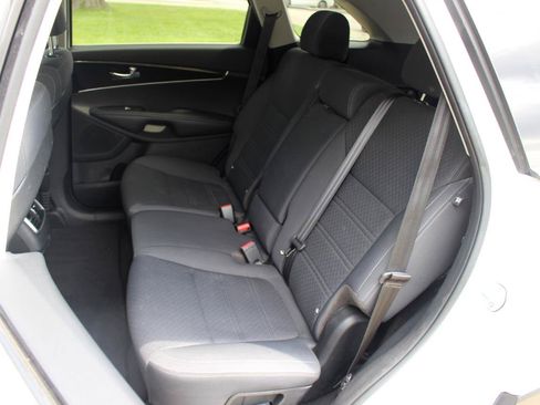 Used 2017 Kia Sorento FWD image 29