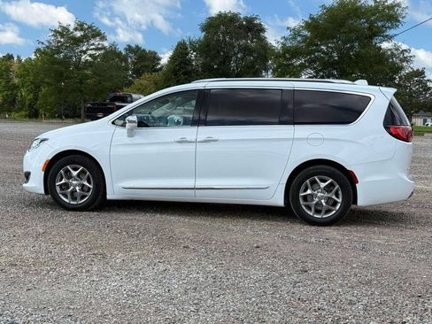 Used 2019 Chrysler Pacifica Limited FWD image 9