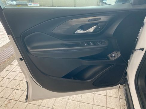 Used 2024 GMC Terrain SLT image 9