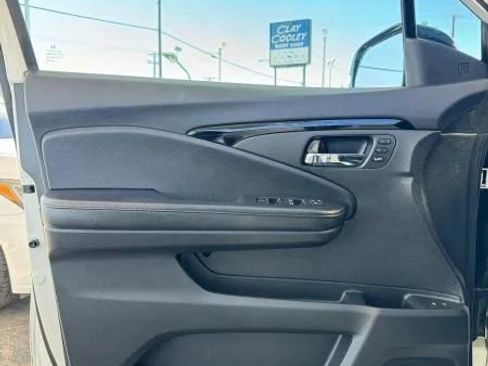 Used 2019 Honda Pilot Touring image 19