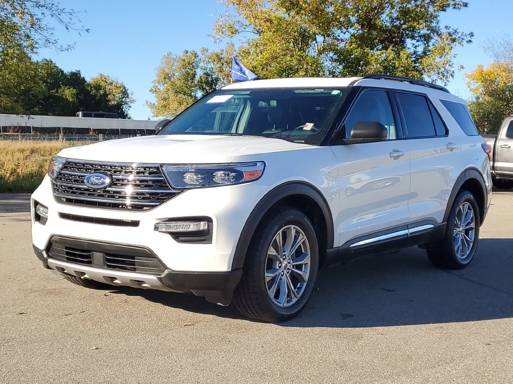 Used 2023 Ford Explorer XLT w/ Equipment Group 202A AWD/4WD image 2
