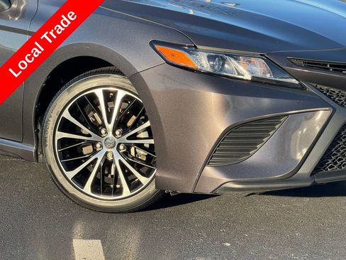 Used 2018 Toyota Camry SE w/ Moonroof Package image 5