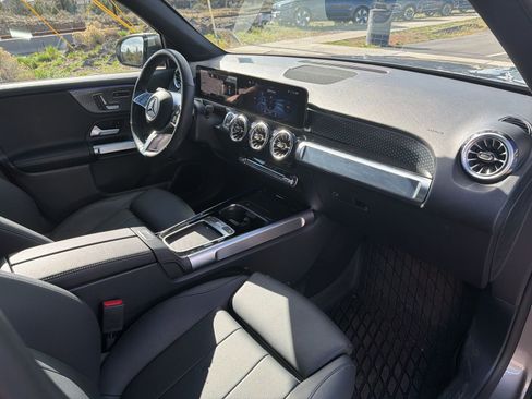 Used 2024 Mercedes-Benz GLB 250 4MATIC image 26