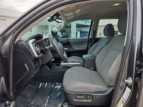 Used 2021 Toyota Tacoma SR5 RWD image 18