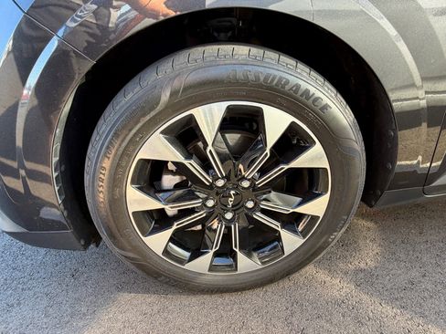 Used 2024 Kia Carnival EX FWD image 6