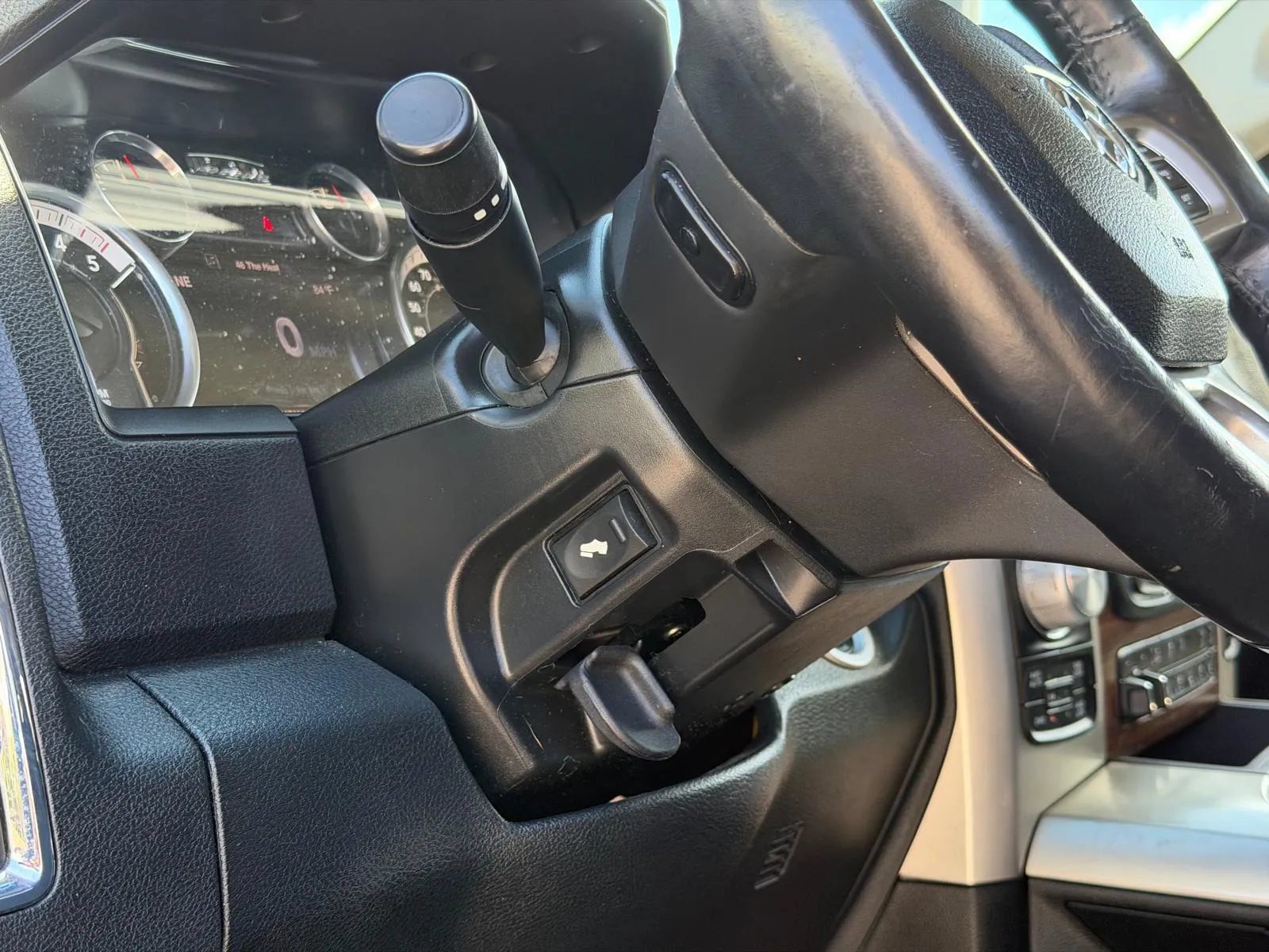Used 2016 RAM 1500 Laramie w/ Convenience Group AWD/4WD image 21
