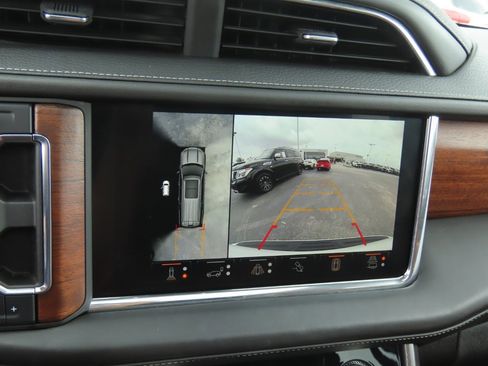 Used 2023 GMC Yukon XL Denali Ultimate AWD/4WD image 32