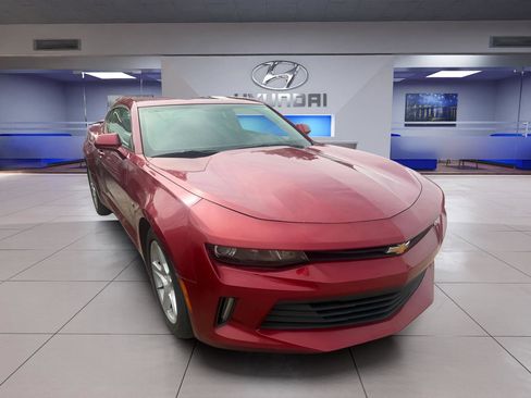 Used 2017 Chevrolet Camaro LT RWD image 5