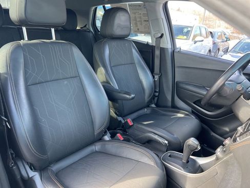 Used 2022 Chevrolet Trax LT w/ LT Convenience Package image 25