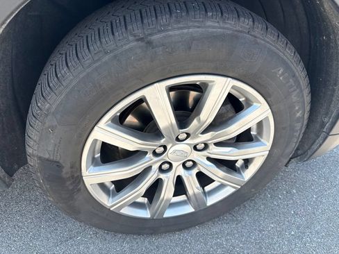 Used 2021 Cadillac XT4 Premium Luxury AWD/4WD image 13