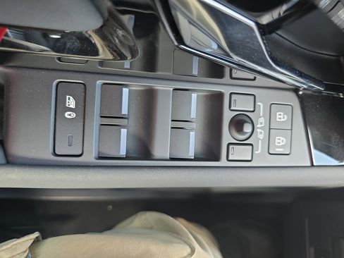 Used 2024 Land Rover Range Rover Evoque Dynamic SE image 27