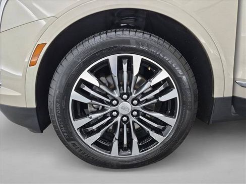 Used 2017 Cadillac XT5 Premium Luxury w/ Advanced Security Package AWD/4WD image 28