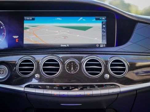 Used 2020 Mercedes-Benz S 560 4MATIC Sedan image 12