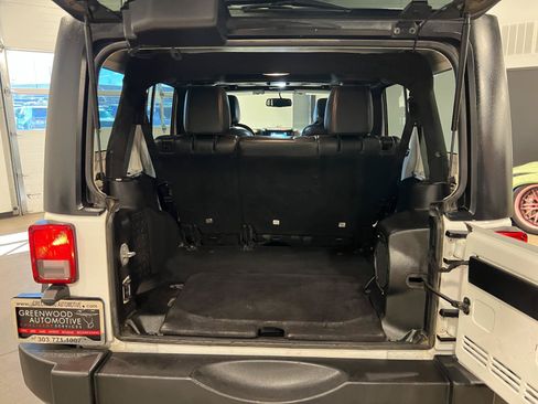Used 2014 Jeep Wrangler Unlimited Rubicon w/ Dual Top Group AWD/4WD image 26