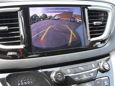 Used 2020 Chrysler Pacifica Touring-L Plus FWD image 10
