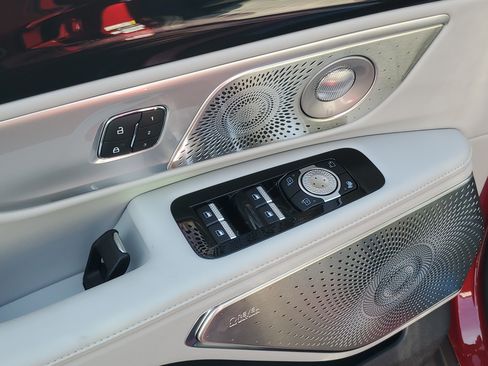 New 2026 Lincoln Nautilus Reserve AWD/4WD image 9