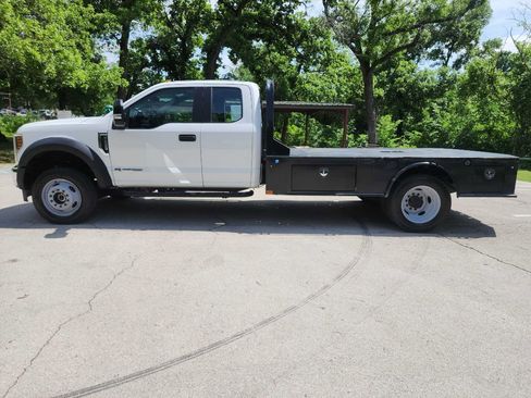Used 2019 Ford F550 4x4 SuperCab Super Duty image 5