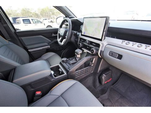 Used 2025 Toyota Tacoma Trailhunter image 29