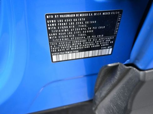 Used 2024 Volkswagen Taos SE w/ Panoramic Sunroof Package image 19