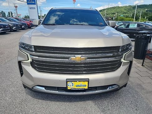 Used 2023 Chevrolet Suburban LT AWD/4WD image 2