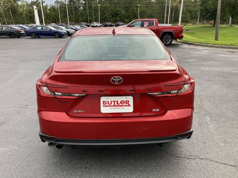 Used 2025 Toyota Camry SE w/ Convenience Package FWD image 4