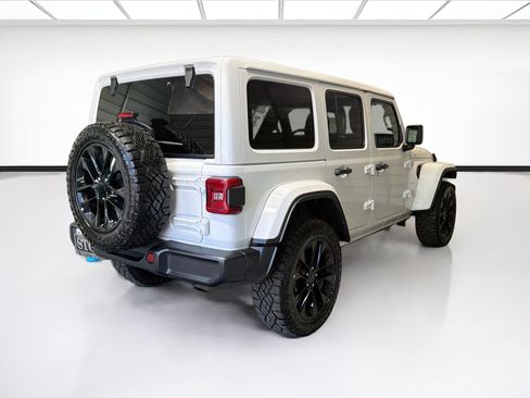 Used 2024 Jeep Wrangler Unlimited Sahara AWD/4WD image 4