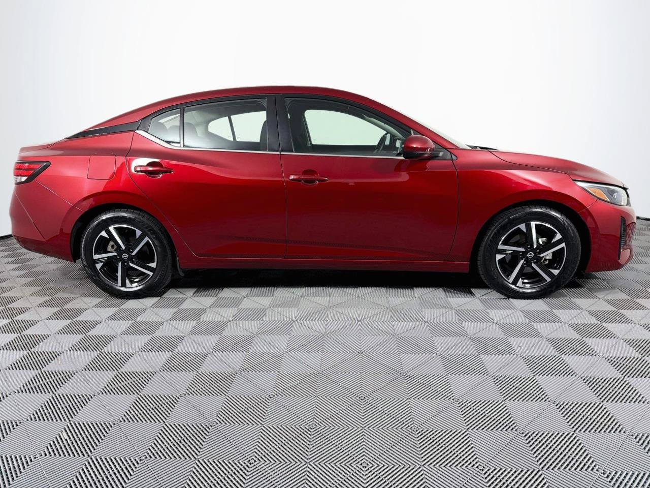 Used 2024 Nissan Sentra SV FWD image 25