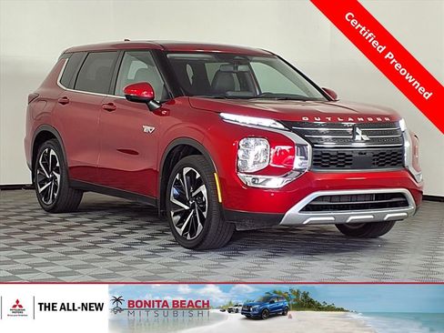 Used 2024 Mitsubishi Outlander SE image 1