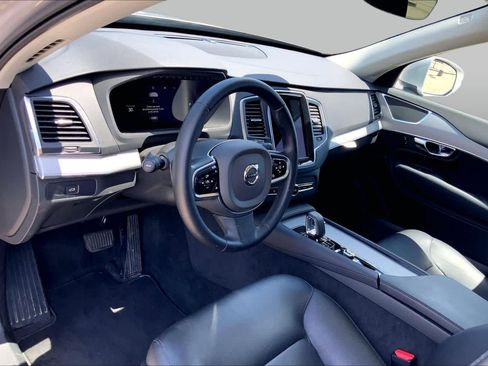 Used 2025 Volvo XC90 B5 Core AWD/4WD image 18