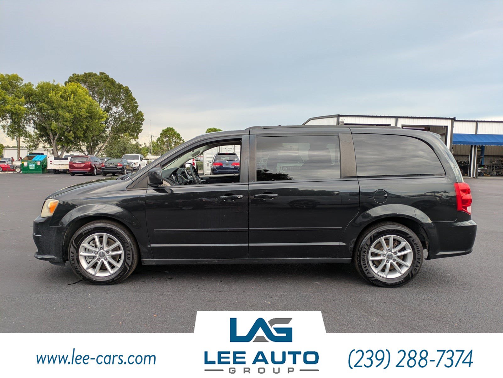 Used 2013 Dodge Grand Caravan SXT w/ Entertainment Group 1 FWD image 6