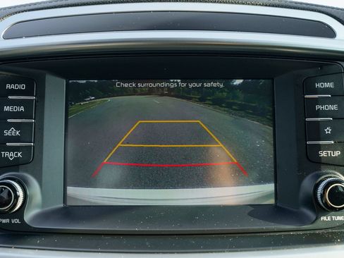 Used 2020 Kia Sorento S FWD image 32