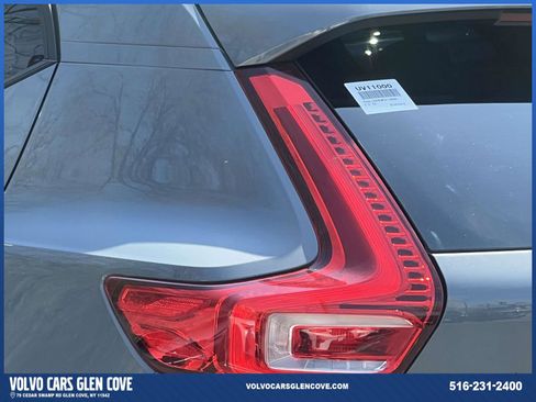 Used 2023 Volvo XC40 B5 Plus w/ Climate Package AWD/4WD image 9