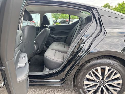 Used 2025 Nissan Altima 2.5 SV FWD image 25