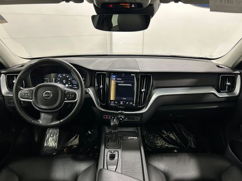 Used 2018 Volvo XC60 T5 Momentum w/ Vision Package AWD/4WD image 13