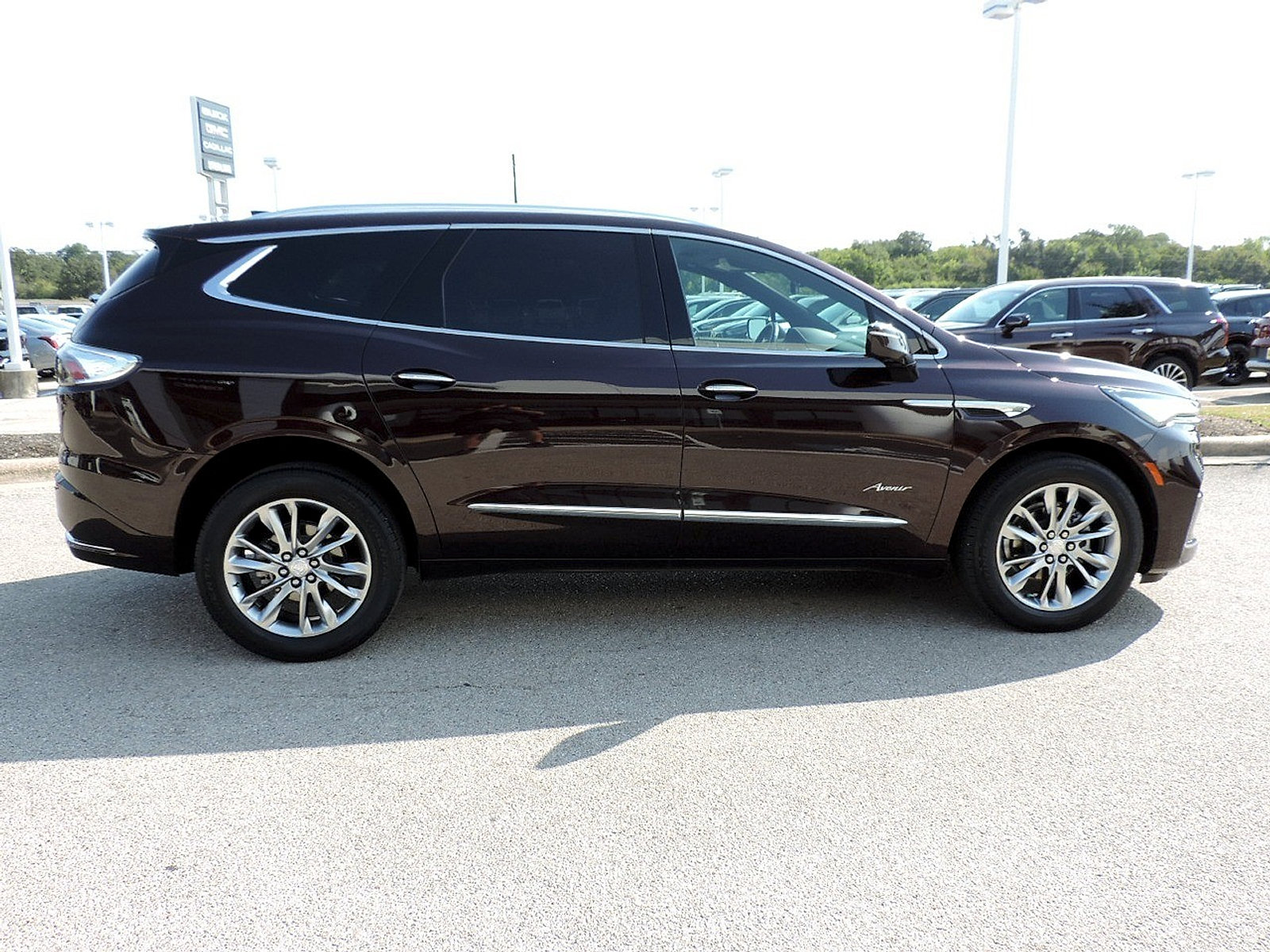 Certified 2022 Buick Enclave Avenir w/ Avenir Technology Package AWD/4WD image 5