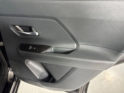 Used 2025 Nissan Kicks SV FWD image 19
