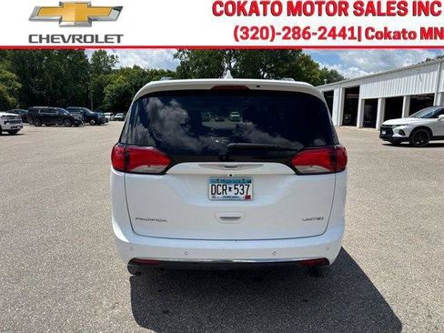 Used 2017 Chrysler Pacifica Limited w/ UConnect Theater Package FWD image 6