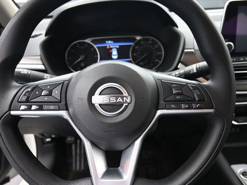 Used 2025 Nissan Altima 2.5 SV FWD image 18