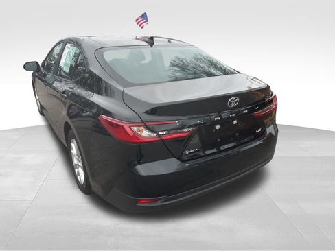 Used 2025 Toyota Camry LE image 19
