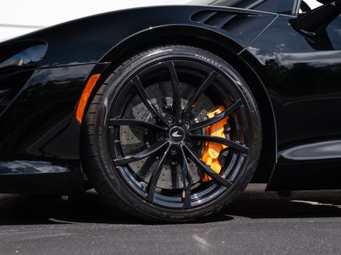 Used 2023 McLaren Artura RWD image 27