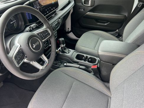 Used 2025 Jeep Wrangler Unlimited Sahara AWD/4WD image 10