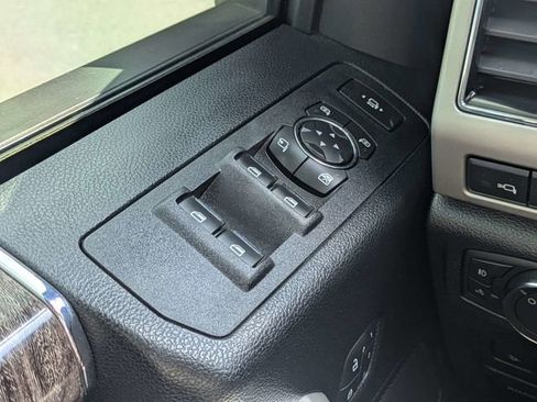 Used 2019 Ford F250 Lariat w/ Lariat Ultimate Package AWD/4WD image 26