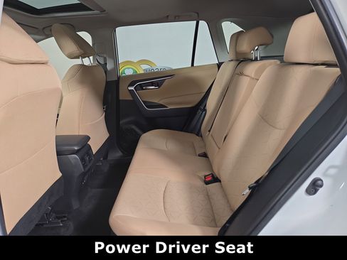 Used 2021 Toyota RAV4 XLE image 12