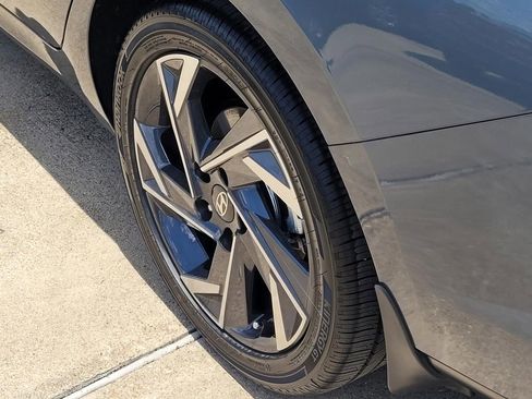 New 2025 Hyundai Elantra Limited image 5