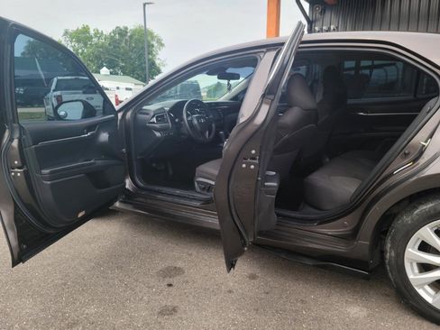 Used 2019 Toyota Camry LE FWD image 7