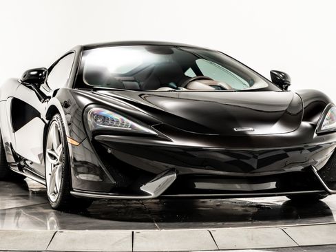 Used 2017 McLaren 570S image 3