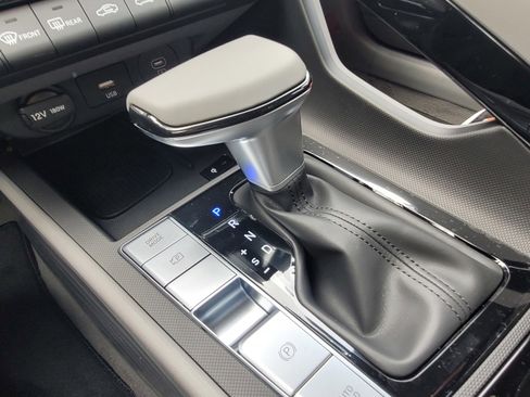 New 2025 Hyundai Elantra SEL image 18