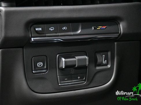 Used 2026 Cadillac Escalade ESV V w/ LPO, ONYX Package AWD/4WD image 32