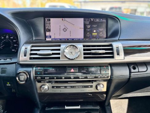 Used 2013 Lexus LS 460 LS 460 Sedan 4D w/ Comfort Pkg image 19